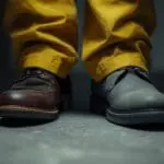 what color shoes go with yellow pants