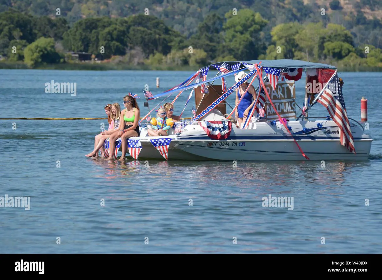 People celebrating on real party boats on July 4 in California ...