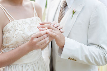 4 Traditional Wedding Etiquette Rules You Can Throw Out the Window